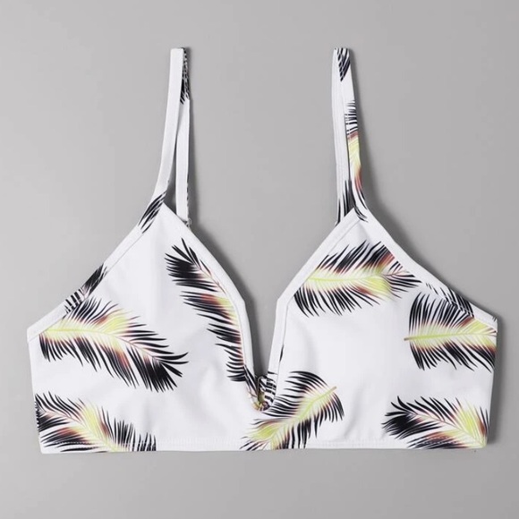 NEW| Palm Leaf Print V Wired Bikini Top - Picture 5 of 6
